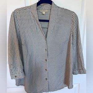 Women’s Dana Buchman button down v-neck blouse